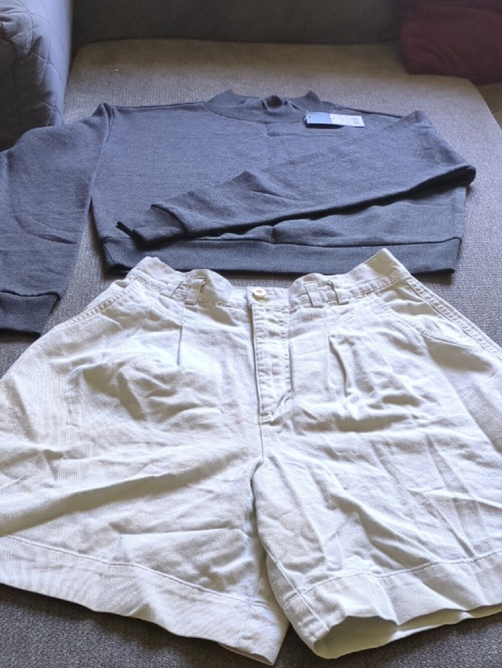 Cropped Gray Mock Neck Sweatshirt & Cream High-Waist Shorts Set - Picture 4 of 6